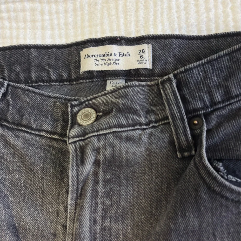 AbercrombieCurve Love Straight Ultra High Rise 
 Gray Black Denim Jeans - Picture 3 of 5